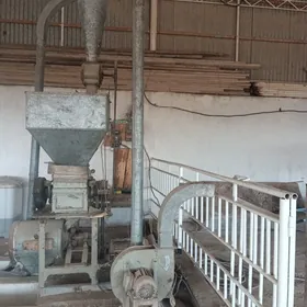 Un haraz, drabilka, elewator.