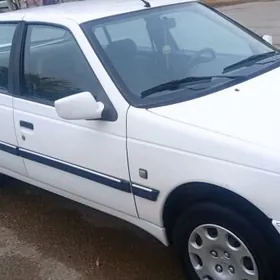 Peugeot 405 2014