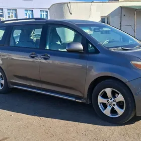 Toyota Sienna 2011