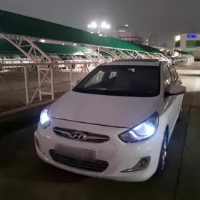 Hyundai Accent 2012