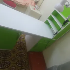 Продаю стол для маникюра
