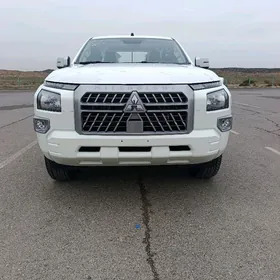 Mitsubishi L200 2025