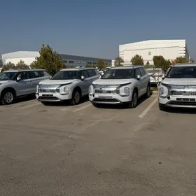 Mitsubishi Outlander 2025