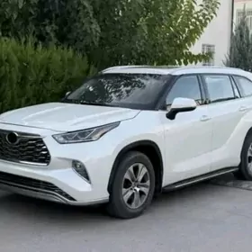 Toyota Highlander 2021