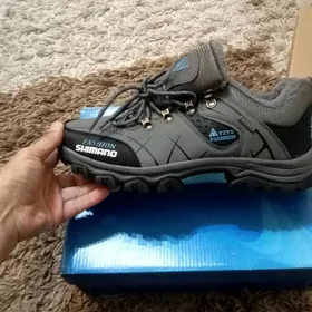 Кроссовки утеплены