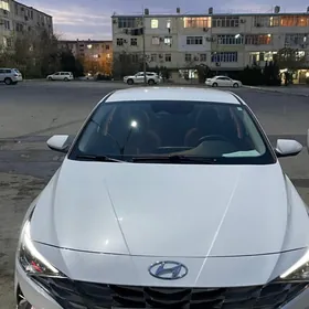 Hyundai Elantra 2022