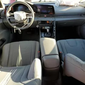 Hyundai Elantra 2022