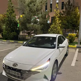 Hyundai Elantra 2022