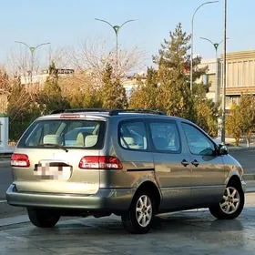 Toyota Sienna 1999