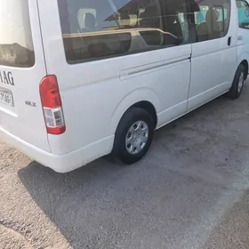 Toyota Hiace 2015