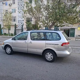 Toyota Sienna 2002