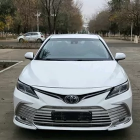 Toyota Camry 2019