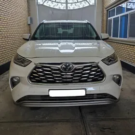 Toyota Highlander 2021