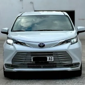Toyota Sienna 2022