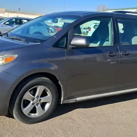 Toyota Sienna 2011