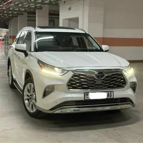 Toyota Highlander 2021