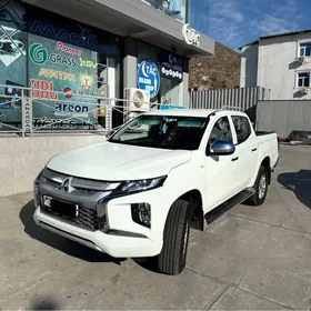 Mitsubishi L200 2020