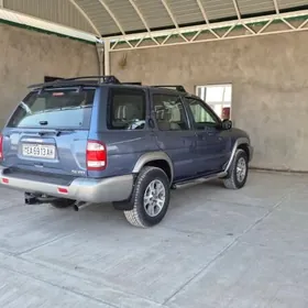 Nissan Pathfinder 2000