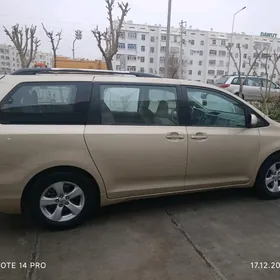 Toyota Sienna 2011