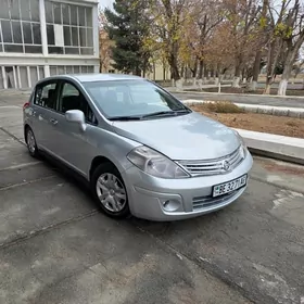 Nissan Versa 2011