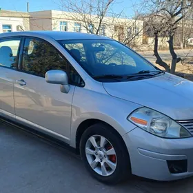 Nissan Versa 2012