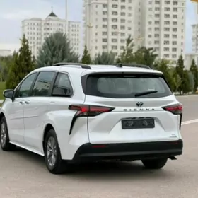 Toyota Sienna 2021