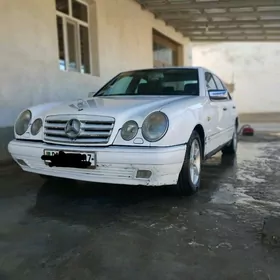 Mercedes-Benz E320 1996
