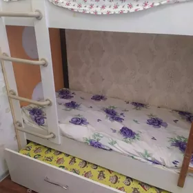 трёх ярусная кровать