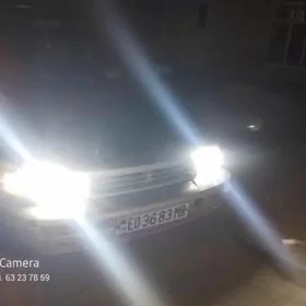 Mitsubishi Chariot 1992