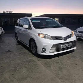 Toyota Sienna 2016