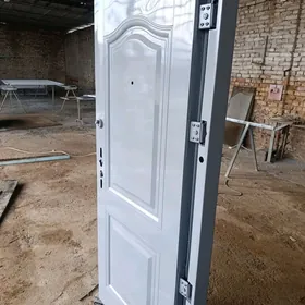 дверь железная