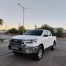 Toyota Hilux 2024