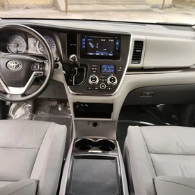 Toyota Sienna 2020