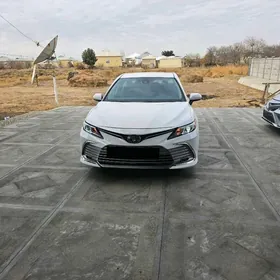 Toyota Camry 2021
