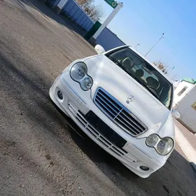 Mercedes-Benz C-Class 2005