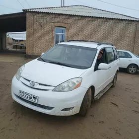 Toyota Sienna 2008