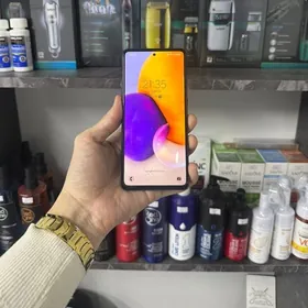 SAMSUNG A72
