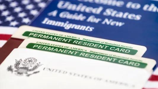 ABŞ grin-kart utuş maksatnamasyny dolulygyna togtadýandygyny yglan etdi