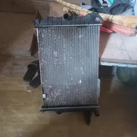 Опель вектра  1,8  Радиатор