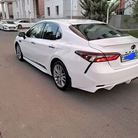Toyota Camry 2021