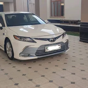 Toyota Camry 2021