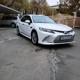 Toyota Camry 2021