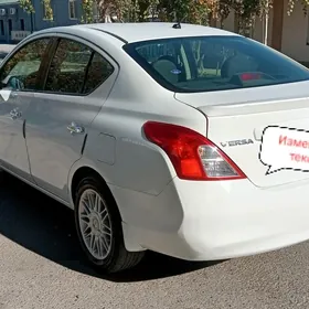 Nissan Versa 2012