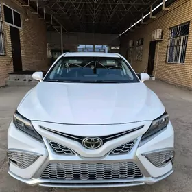 Toyota Camry 2021