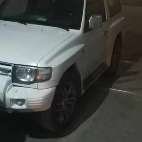 Mitsubishi Pajero 2000