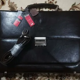 Продаётся кожаная сумка.