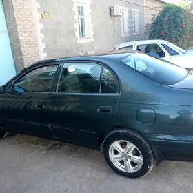 Toyota Carina 1995