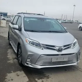 Toyota Sienna 2020