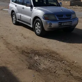 Mitsubishi Pajero 2003
