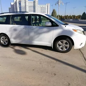 Toyota Sienna 2010